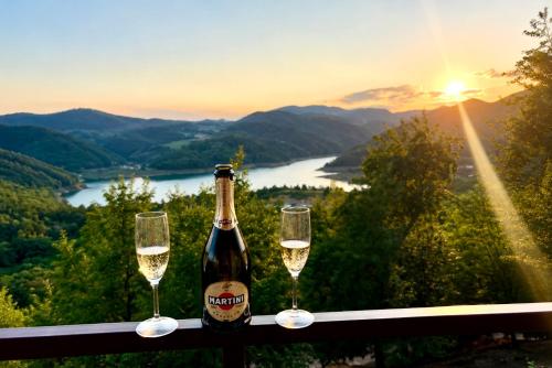 Pogled na Zaovinsko jezero sa terase smeštajnog objekta Apartmani JELICIĆ na Tari